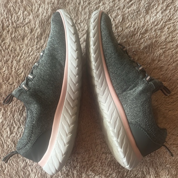 🔥4/$20 ATHLETIC WORKS Womens Bungee Slip On Sneaker - size 6 - Picture 7 of 13